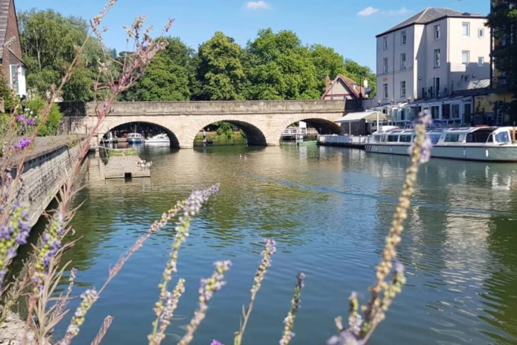 Stunning Riverside Oxford Apartment With Parking Luaran gambar